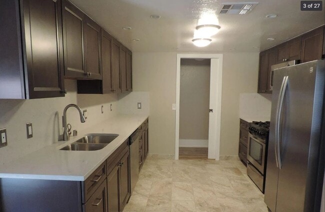 Building Photo - Beautiful 3-bed, 3-bath Home