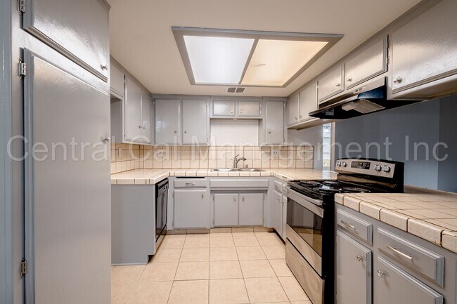 Building Photo - 4308 Parkwood Ct