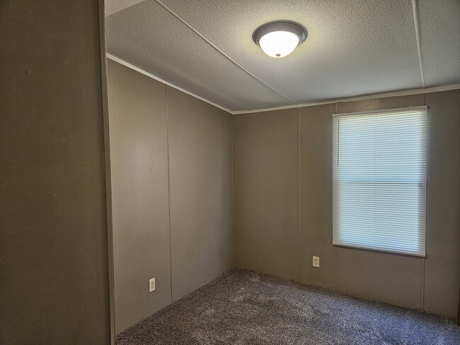 Building Photo - 38 Lynnwood Cir