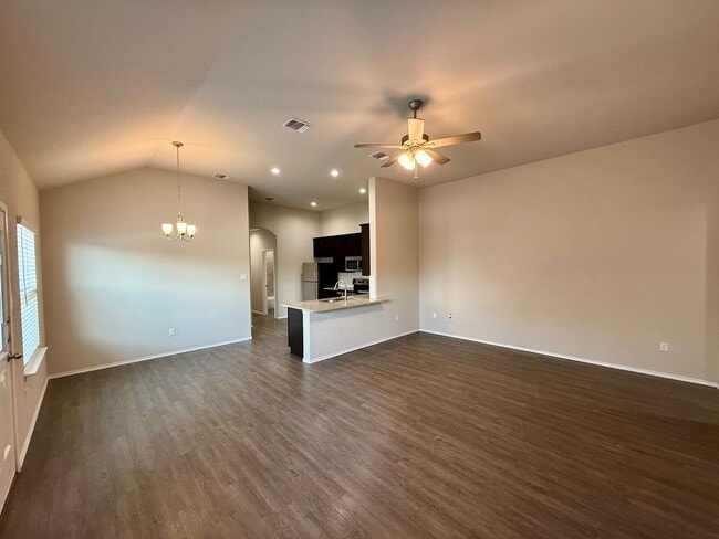 Building Photo - Luxury 3-bedroom, 2-bathroom Duplex in Seg...