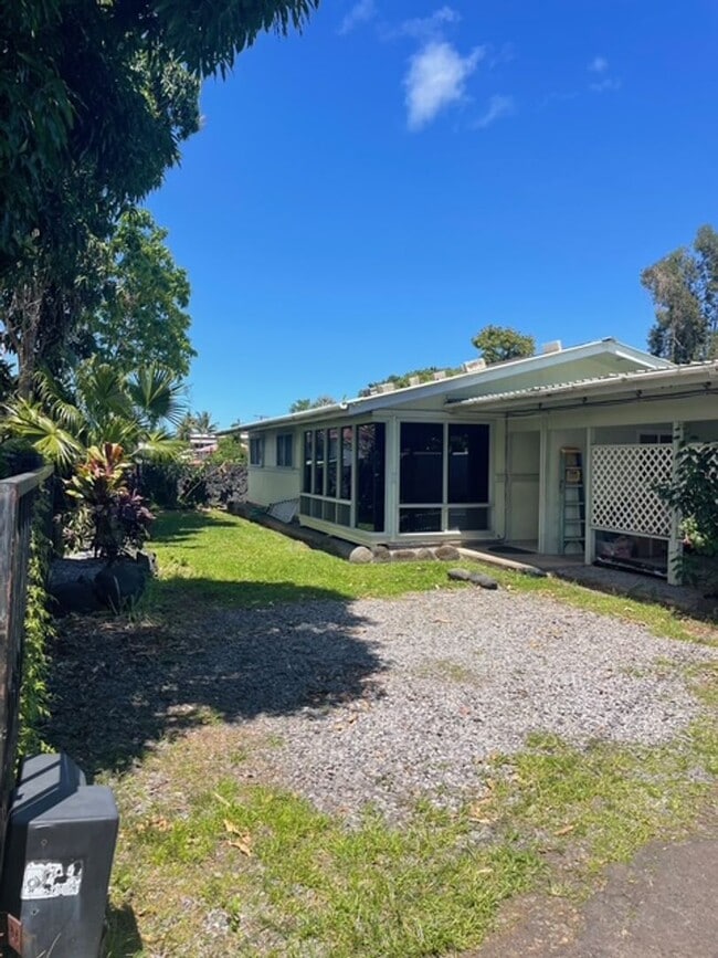 Building Photo - 655A Hinano St