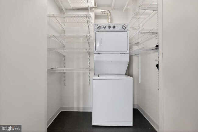 Building Photo - 2101 Market St