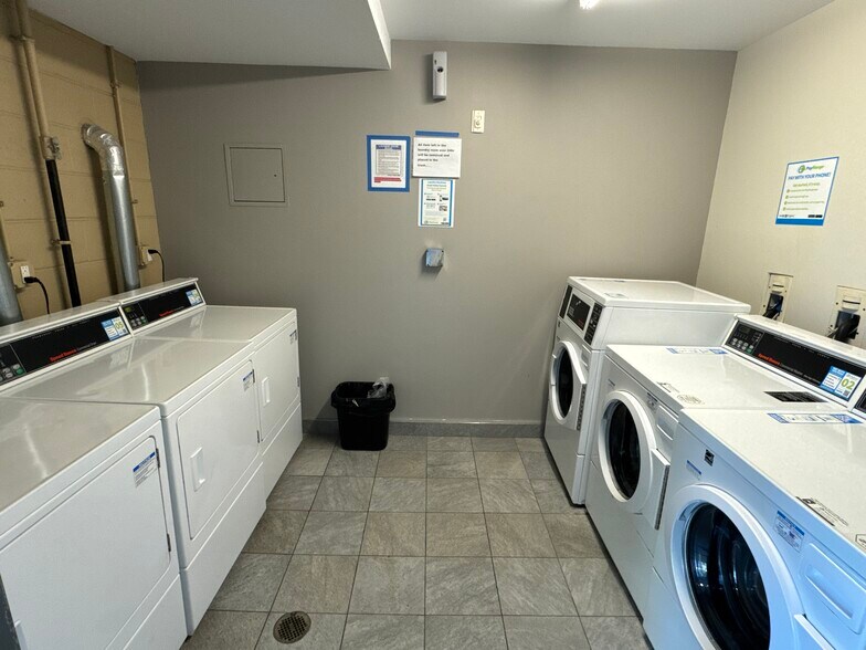 Building Photo - 1090 Boylston St