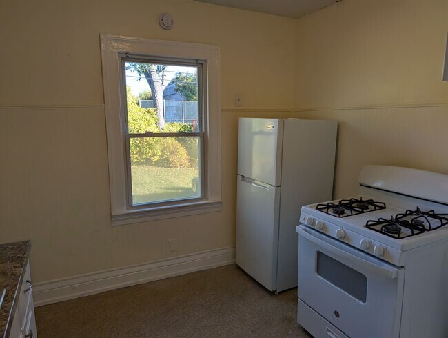 Building Photo - 114-116 Depew St