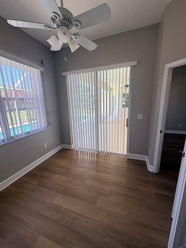 Building Photo - 3838 Peacock Dr