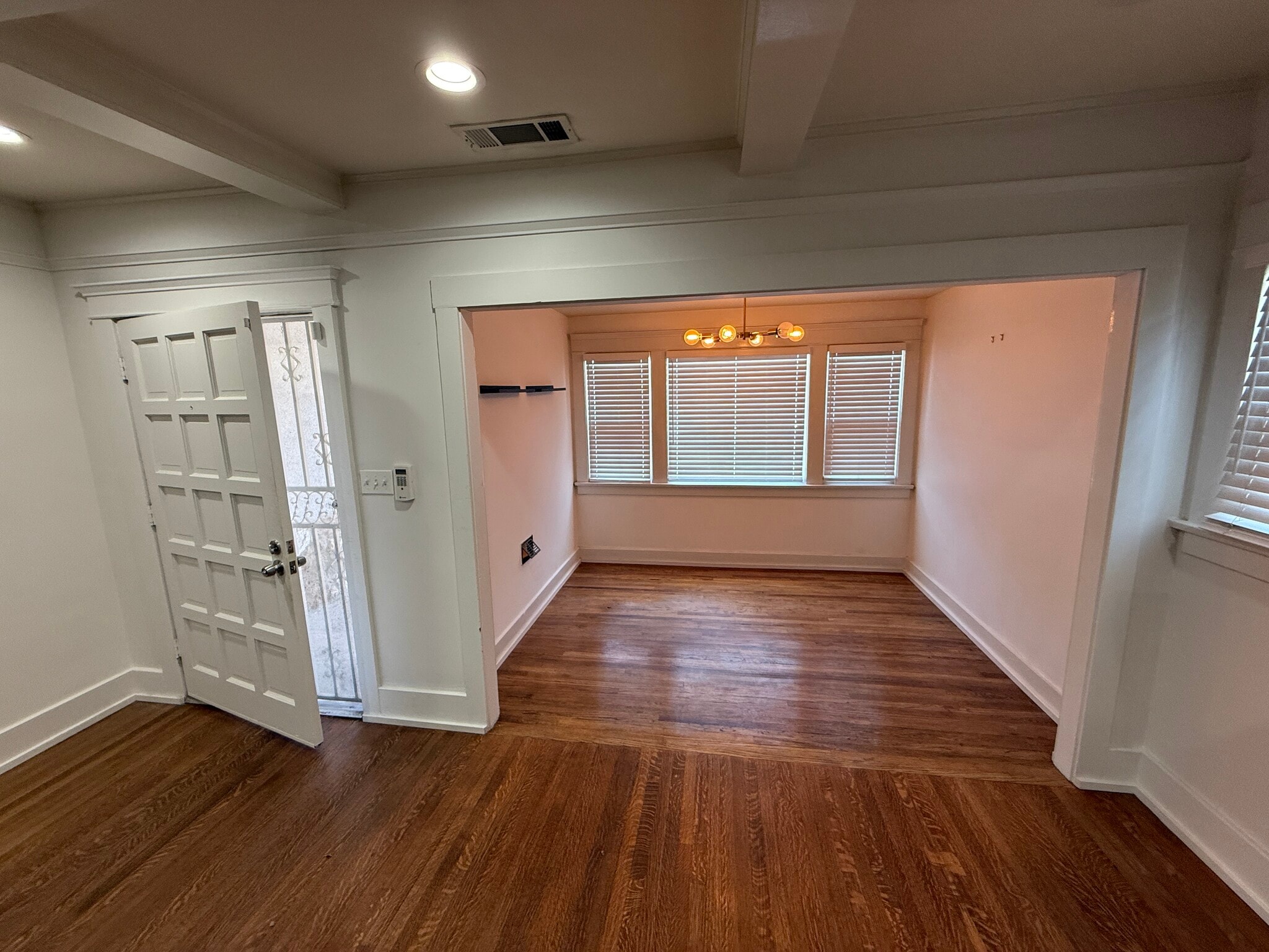 Building Photo - 1493 W 47th St