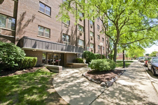 Building Photo - 4600 N Cumberland Ave