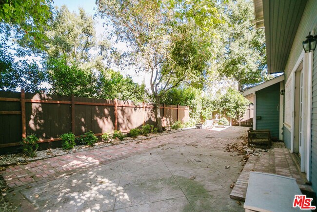 Building Photo - 13239 Addison St