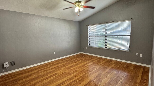 Building Photo - 2122 NE 39th Ave
