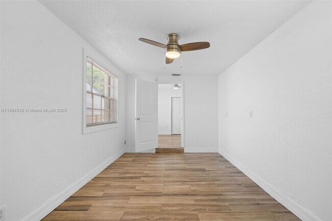 Building Photo - 6381 SW 39th St