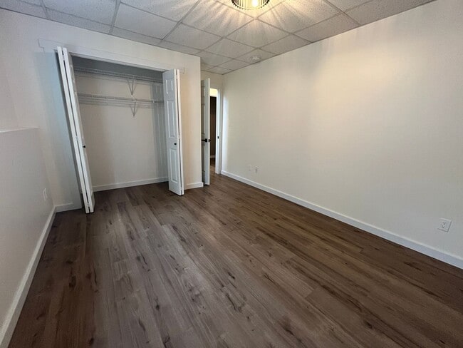 Building Photo - Nice Recently Renovated 3 Bedroom Duplex i...