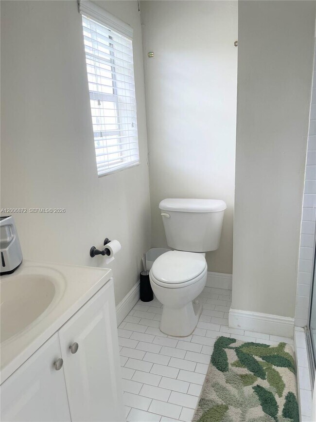 Building Photo - 5116 SW 57th Ave