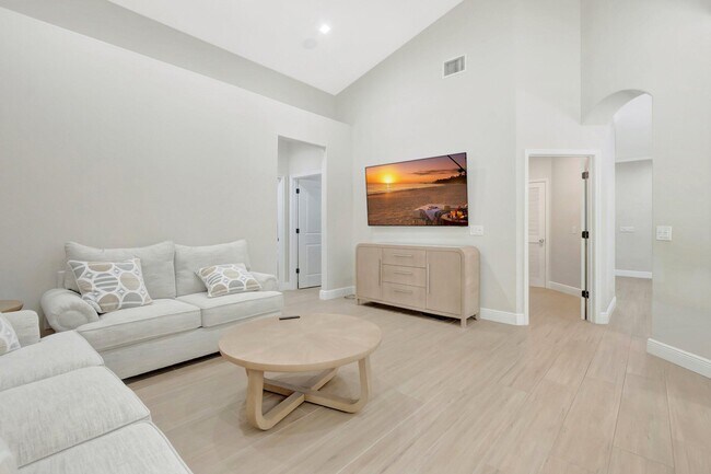 Building Photo - 1050 Delray Lakes Dr