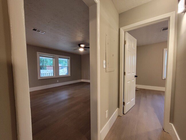 Building Photo - Great location near CDC, Emory, and the VA...