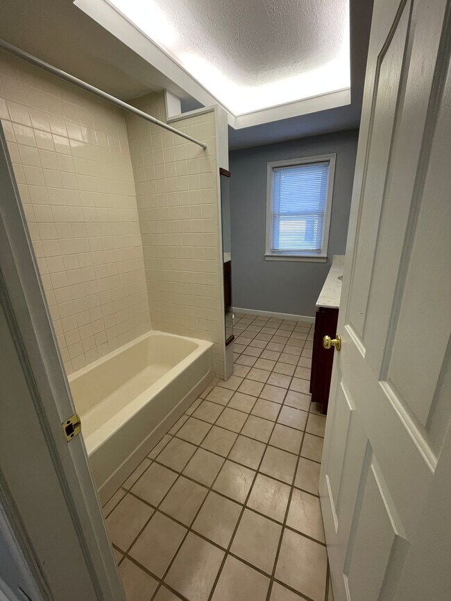 Building Photo - ? Newly Remodeled 2-Bedroom Apartment! ?