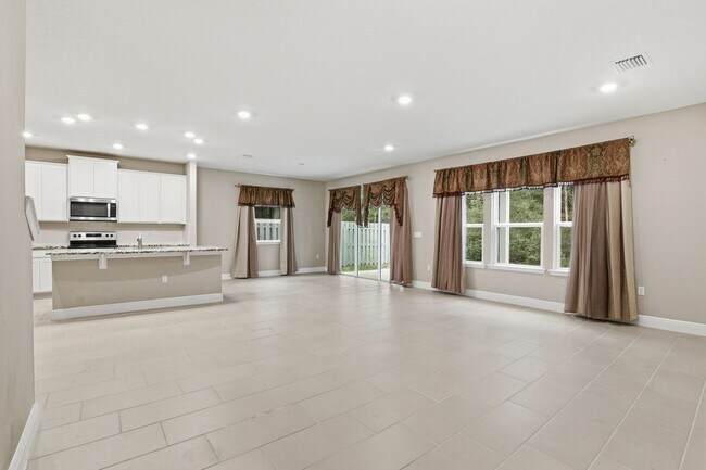 Building Photo - Finley Woods 4 bedroom 3 bath.