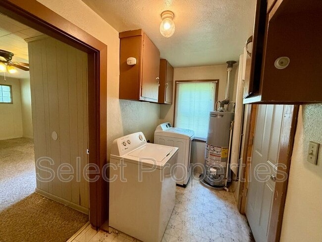 Building Photo - 123 Melrose St