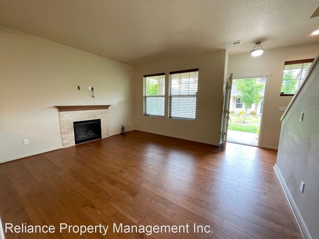 Building Photo - 3 br, 2.5 bath House - 10533 NE Summer Fal...