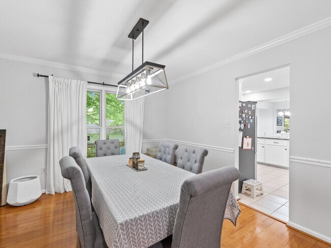 Building Photo - "Spacious 4-Bed Oasis with Scenic Views an...