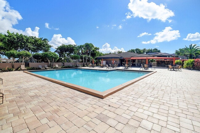 Building Photo - 9264 Vista Del Lago