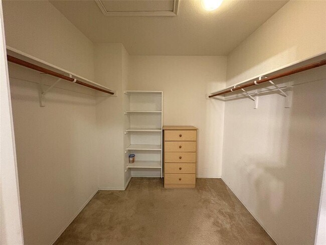 Building Photo - 8932 Southwick Dr