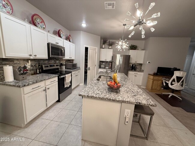 Building Photo - 6014 E Helios Dr