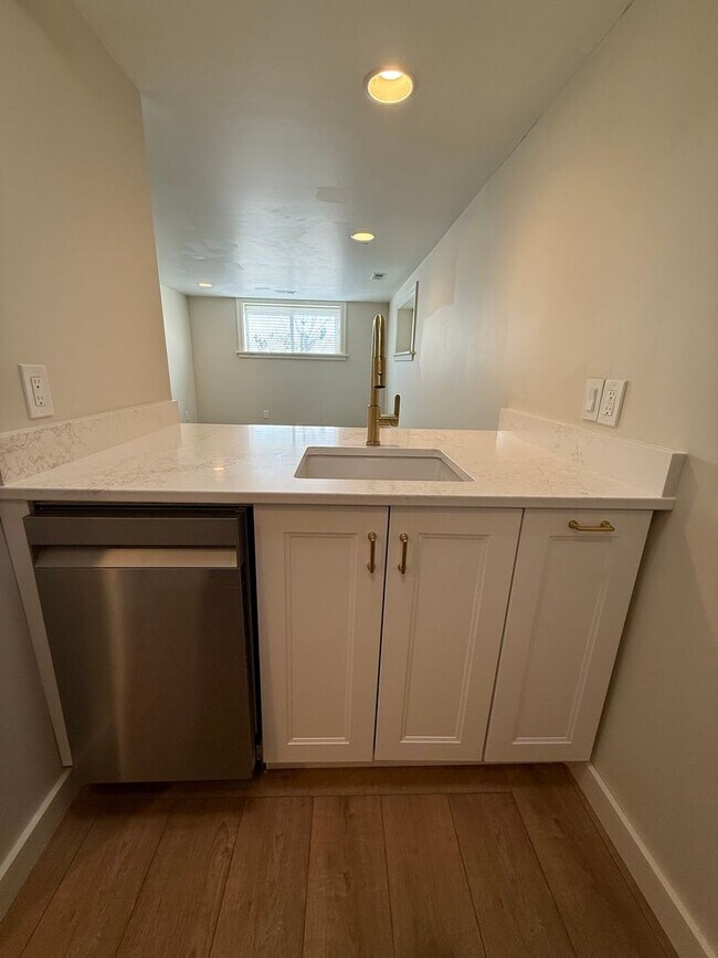 Building Photo - 3BR Tudor Home 1/2 Block from Greenlake!