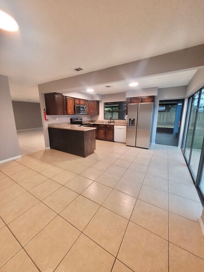 Building Photo - Spacious 3 bed 2 bath home in Kissimmee