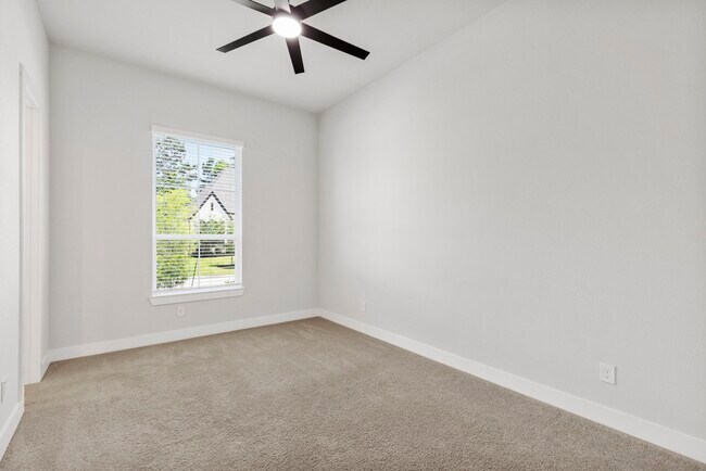 Building Photo - 415 N Hillary Step Pl