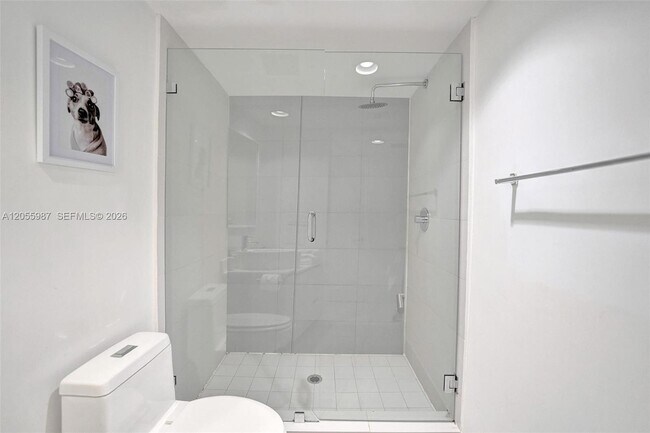 Building Photo - 2600 E Hallandale Beach Blvd