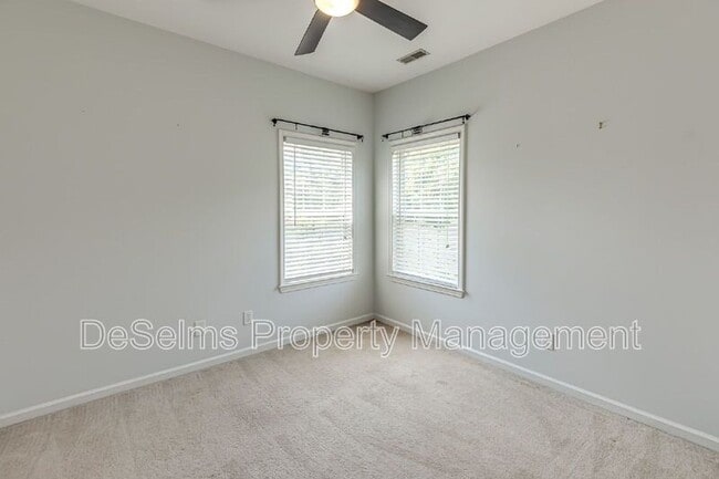 Building Photo - 701 Brent Glen Pl