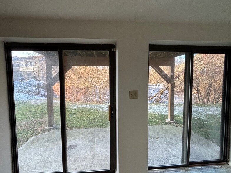 Walk out basement - 8004 Chelsea Cv N