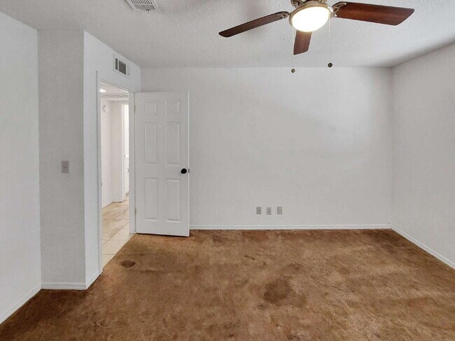 Building Photo - 209 N Alvord St