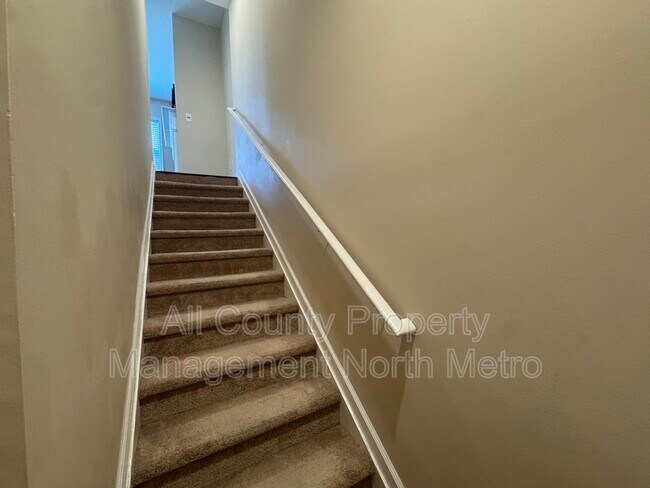 Building Photo - 837 Ivy Vine Pl