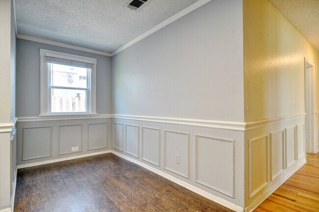Building Photo - 2 Bedroom Bungalow - COMING SOON.