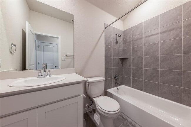 Building Photo - 13905 Heartland Dr
