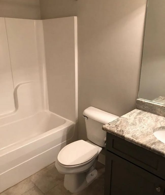 Building Photo - 4 bed/4.5 Bath