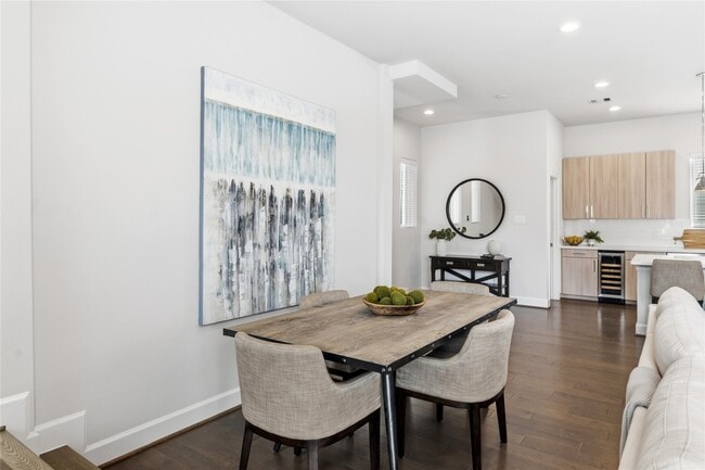 Building Photo - 1509 Elgin St