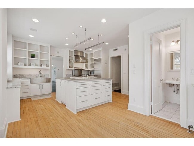 Building Photo - 1785 Dupont Ave S