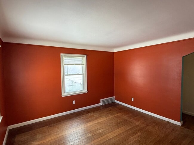 Building Photo - Move-In Ready 3 Bedroom, 2 Bathroom Home in Dearborn