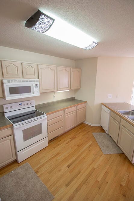 Building Photo - 4708 Manhasset Dr