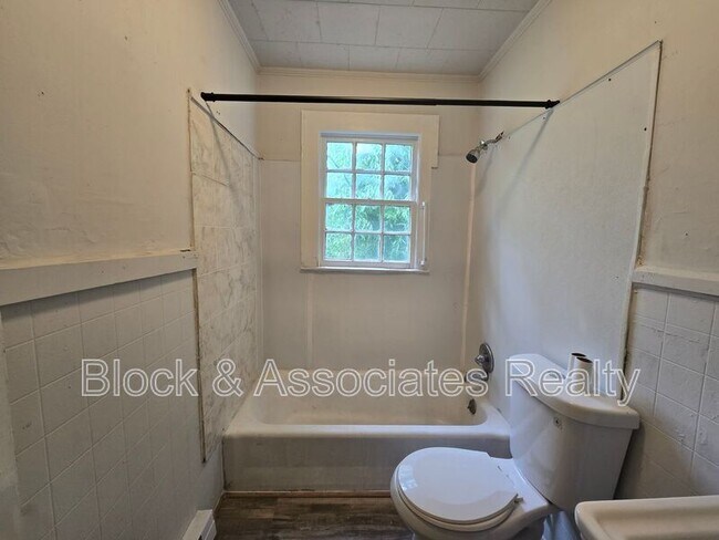 Building Photo - 117 Plummer Dr