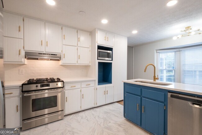 Building Photo - 2688 Benton Dr