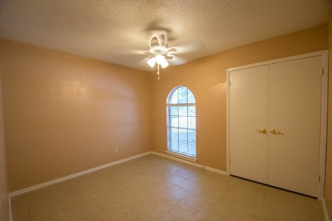 Building Photo - Charmer in Arlington