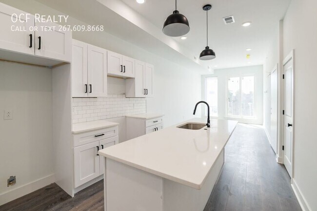 Building Photo - 625 N 52nd St