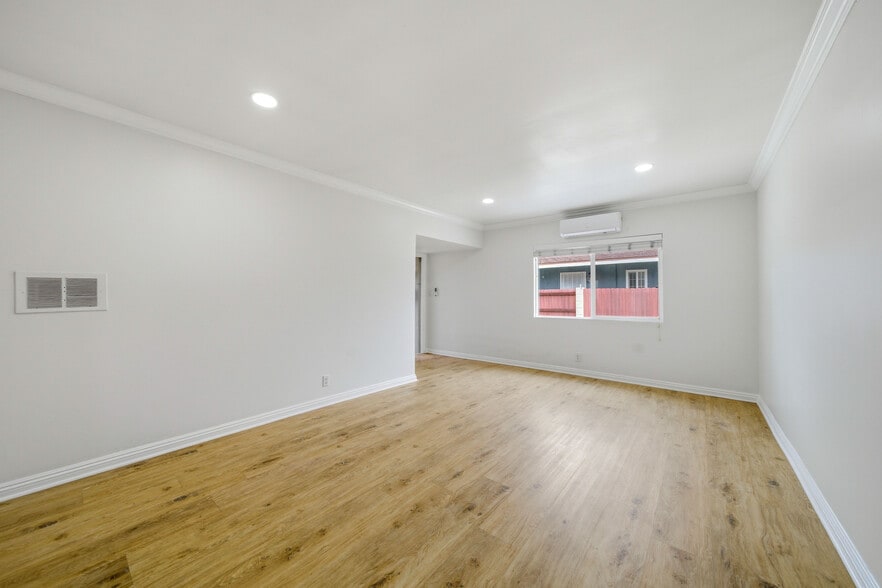 Building Photo - 16306 S Denver Ave