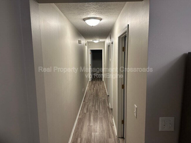 Building Photo - 832 N California St