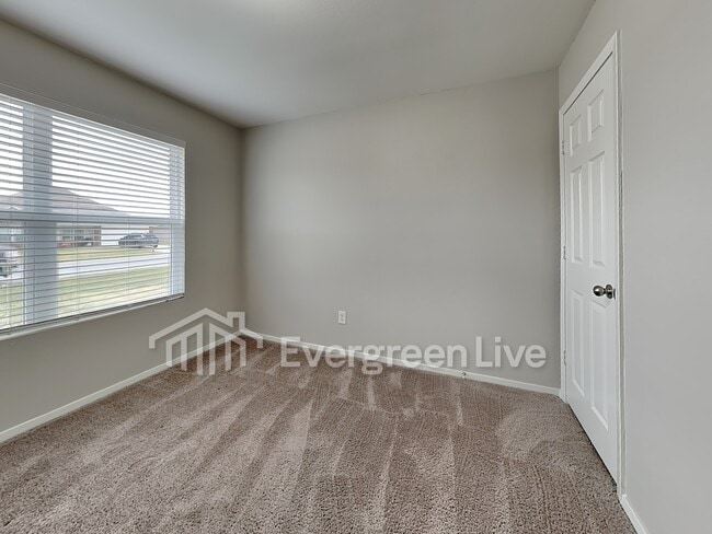 Building Photo - 3821 Glitterman Dr