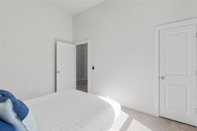 Building Photo - 11000 American Mustang Lp