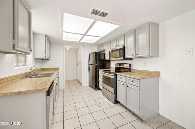 Building Photo - 2848 E Brown Rd